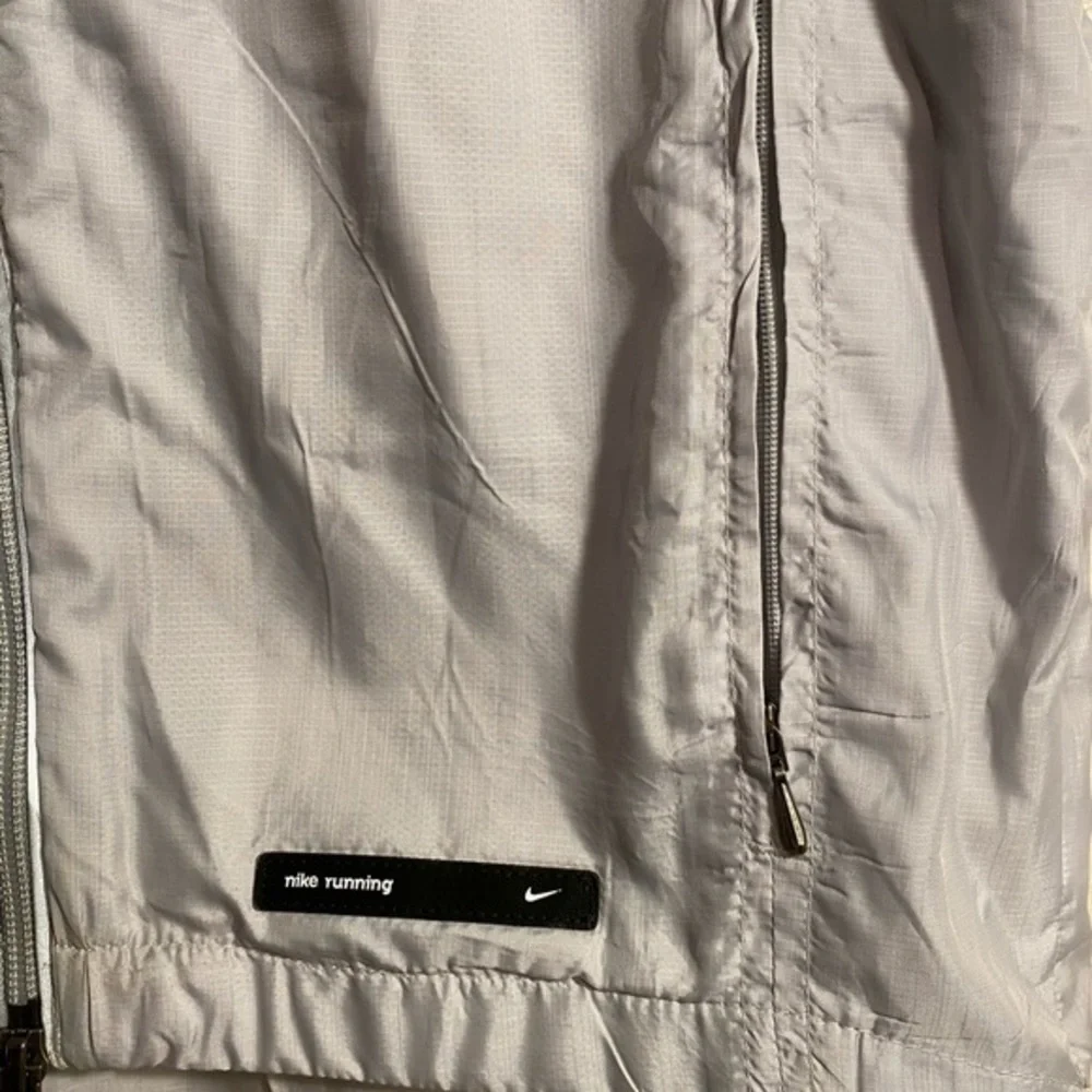 Women’s Nike Running Lightweight/Weatherproof Full Zip Vest